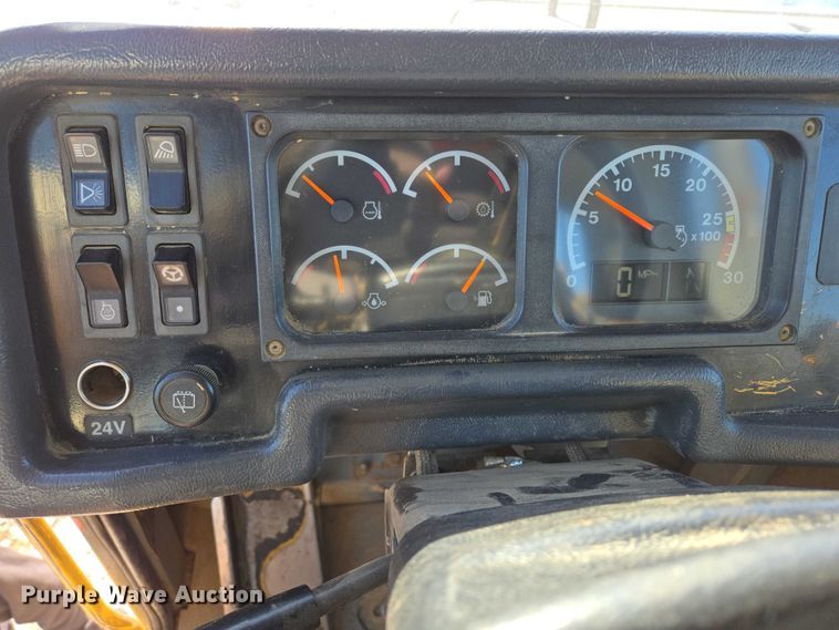 image for item EB1273 2000 Caterpillar D400EII articulated haul truck