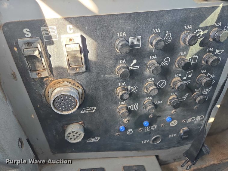 image for item EB1273 2000 Caterpillar D400EII articulated haul truck