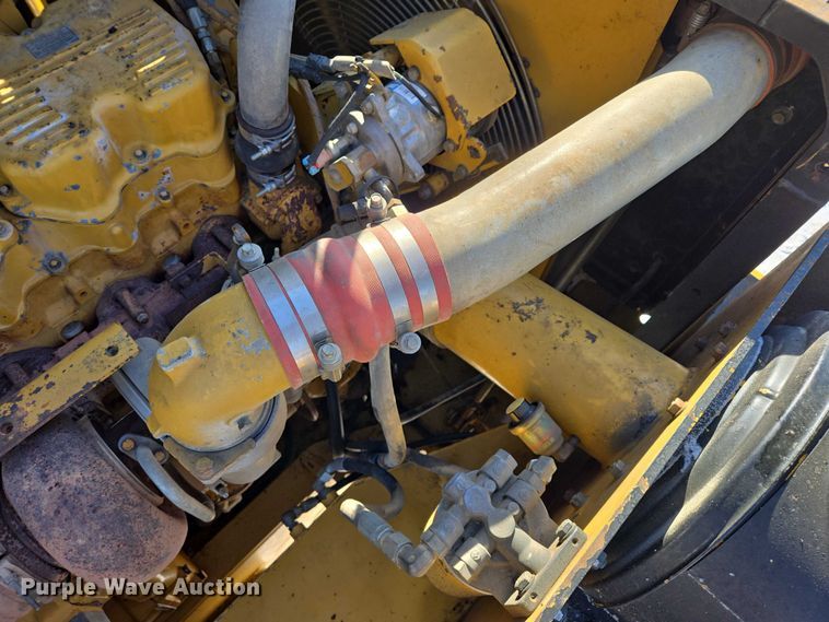 image for item EB1273 2000 Caterpillar D400EII articulated haul truck