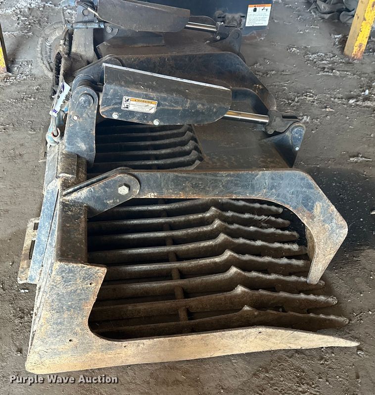 image for item FK1526 Grapple bucket skid steer grapple bucket