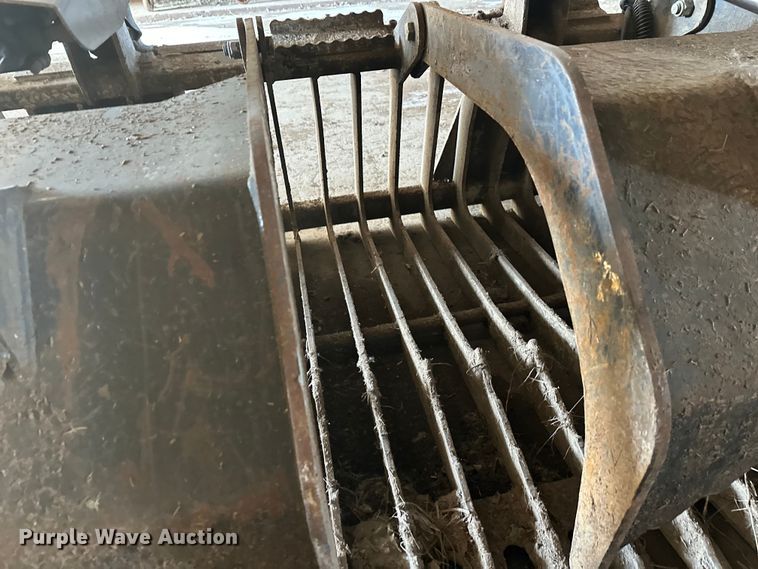 image for item FK1526 Grapple bucket skid steer grapple bucket