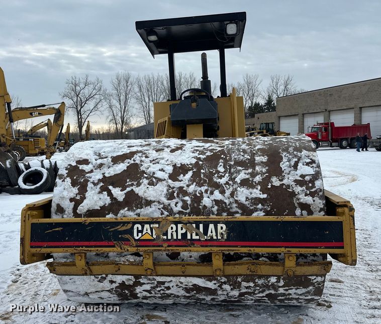 image for item FK1538 1994 Caterpillar CS563 single drum vibratory roller