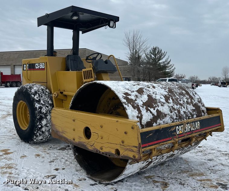 image for item FK1538 1994 Caterpillar CS563 single drum vibratory roller