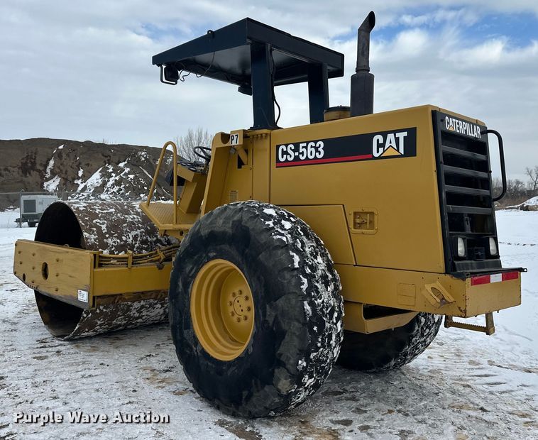 image for item FK1538 1994 Caterpillar CS563 single drum vibratory roller