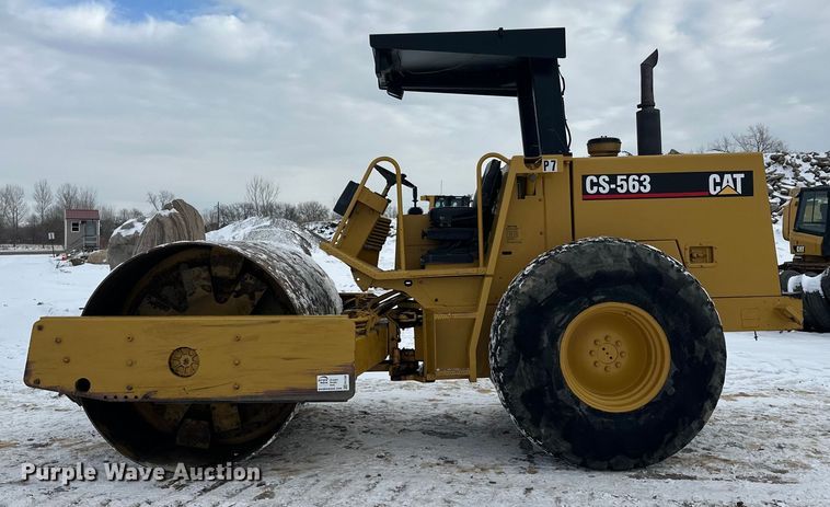 image for item FK1538 1994 Caterpillar CS563 single drum vibratory roller