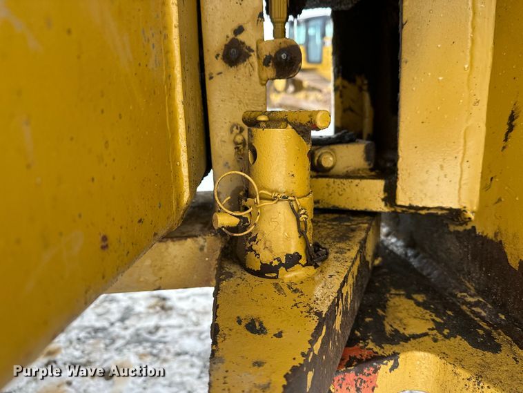 image for item FK1538 1994 Caterpillar CS563 single drum vibratory roller