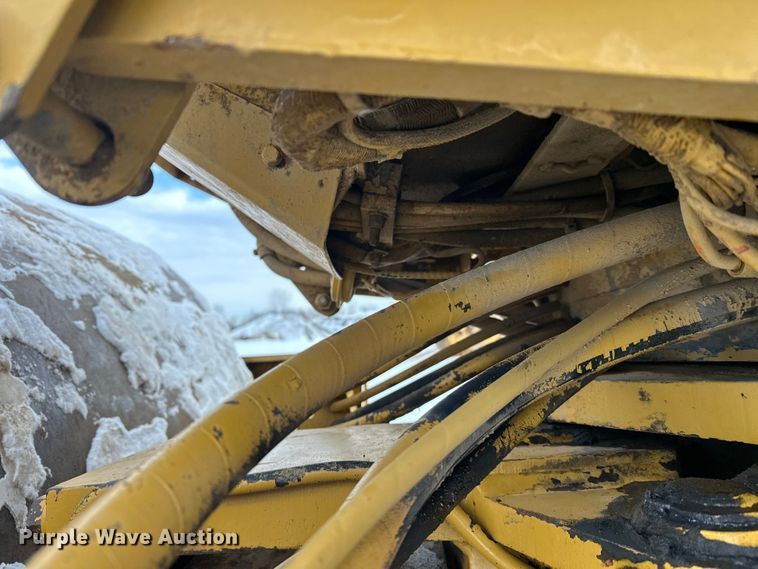 image for item FK1538 1994 Caterpillar CS563 single drum vibratory roller