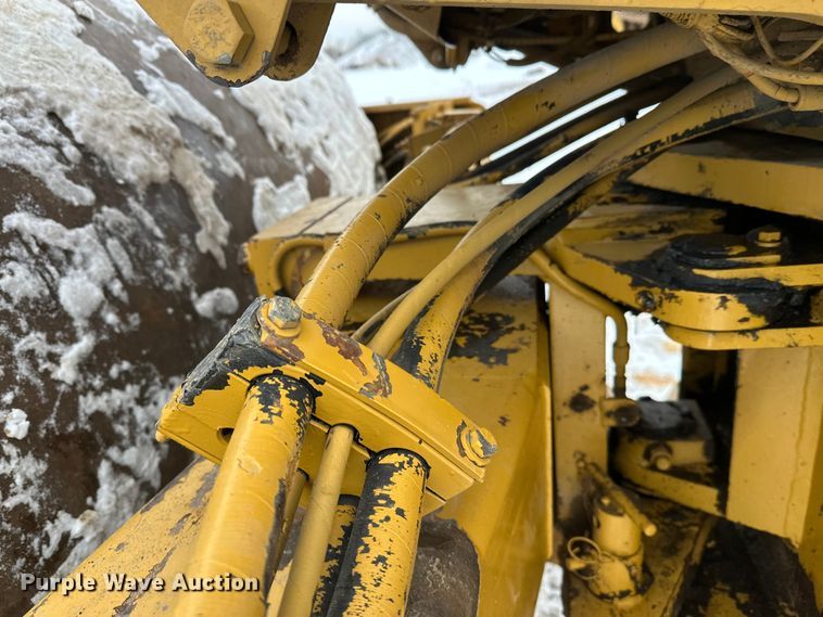 image for item FK1538 1994 Caterpillar CS563 single drum vibratory roller