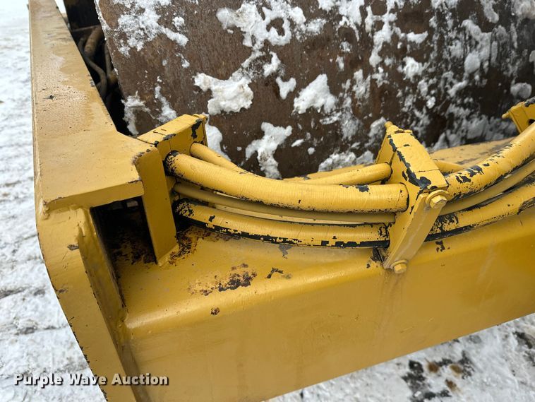 image for item FK1538 1994 Caterpillar CS563 single drum vibratory roller