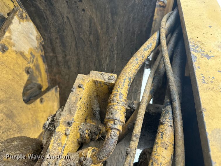 image for item FK1538 1994 Caterpillar CS563 single drum vibratory roller