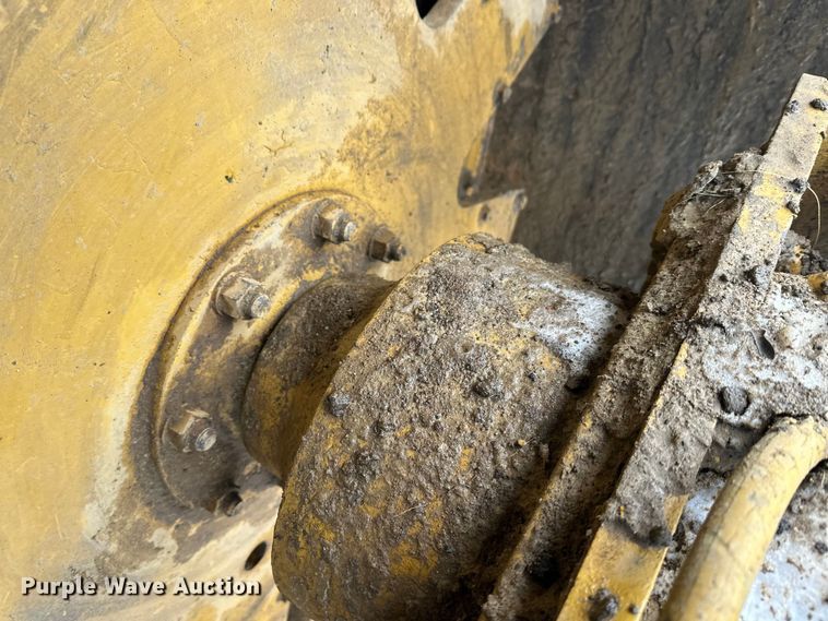 image for item FK1538 1994 Caterpillar CS563 single drum vibratory roller