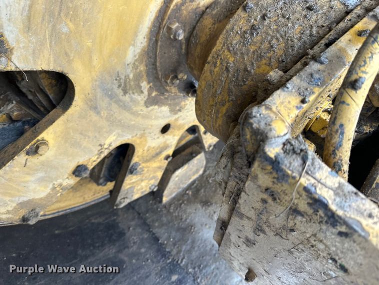 image for item FK1538 1994 Caterpillar CS563 single drum vibratory roller