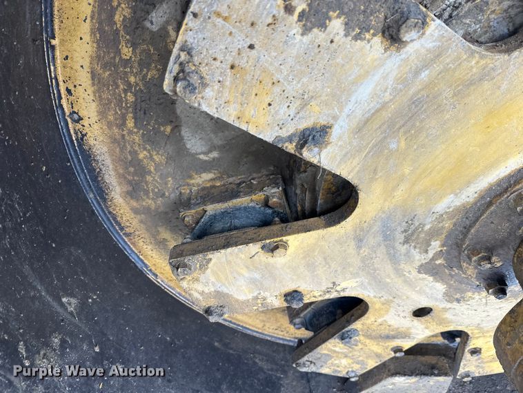 image for item FK1538 1994 Caterpillar CS563 single drum vibratory roller