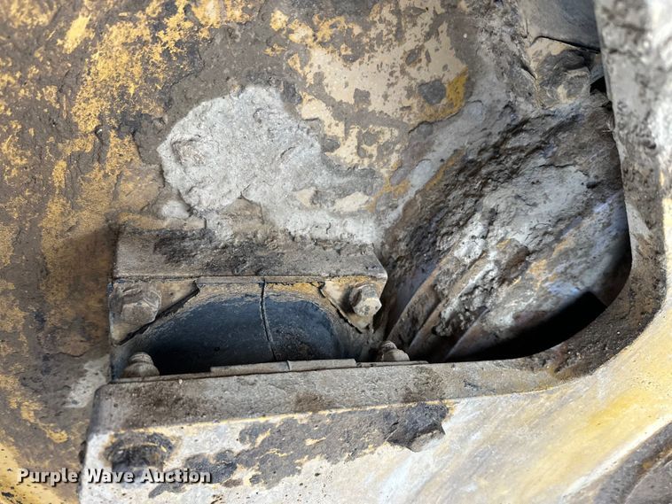 image for item FK1538 1994 Caterpillar CS563 single drum vibratory roller