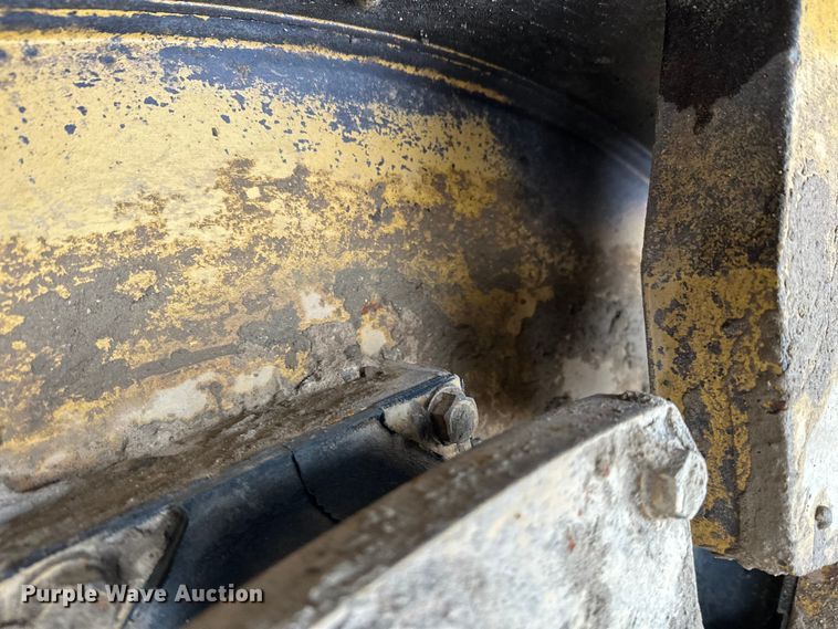 image for item FK1538 1994 Caterpillar CS563 single drum vibratory roller