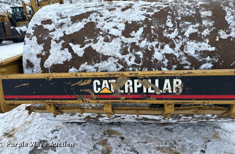 image for item FK1538 1994 Caterpillar CS563 single drum vibratory roller