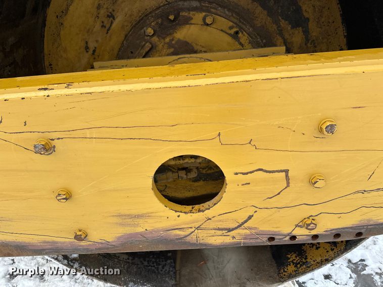 image for item FK1538 1994 Caterpillar CS563 single drum vibratory roller