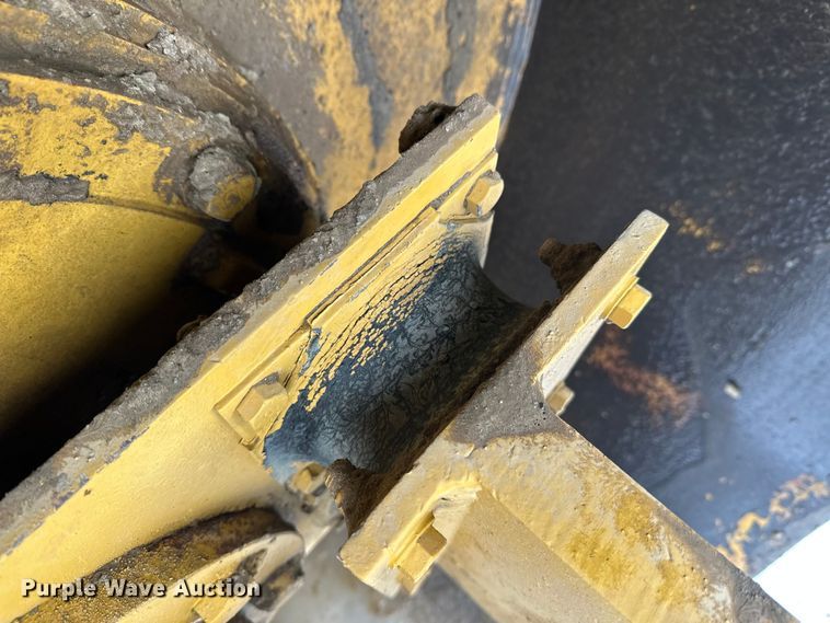 image for item FK1538 1994 Caterpillar CS563 single drum vibratory roller