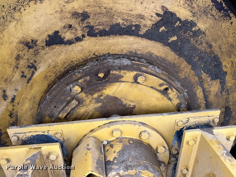 image for item FK1538 1994 Caterpillar CS563 single drum vibratory roller