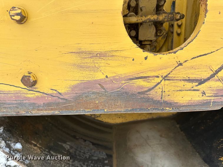 image for item FK1538 1994 Caterpillar CS563 single drum vibratory roller