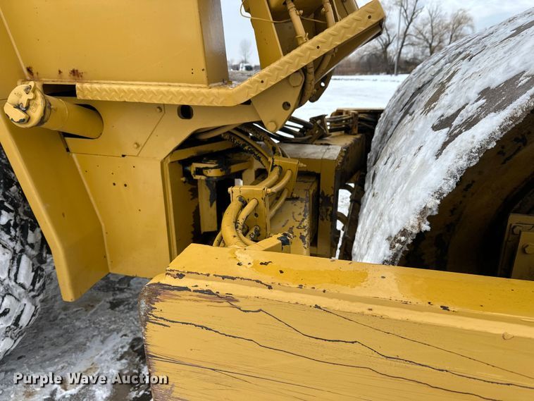 image for item FK1538 1994 Caterpillar CS563 single drum vibratory roller