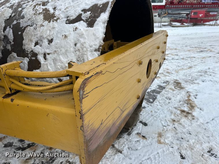 image for item FK1538 1994 Caterpillar CS563 single drum vibratory roller