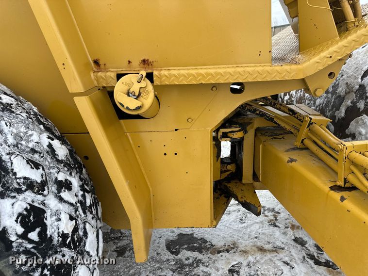 image for item FK1538 1994 Caterpillar CS563 single drum vibratory roller