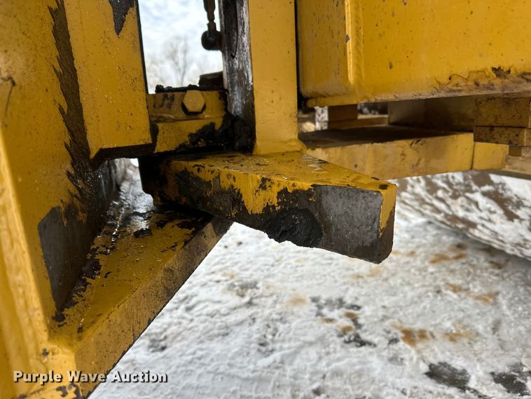 image for item FK1538 1994 Caterpillar CS563 single drum vibratory roller