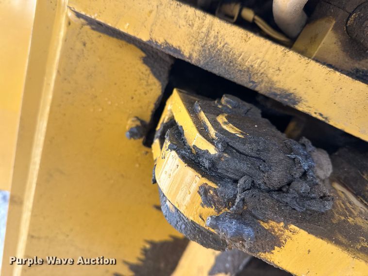 image for item FK1538 1994 Caterpillar CS563 single drum vibratory roller