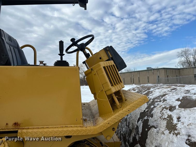 image for item FK1538 1994 Caterpillar CS563 single drum vibratory roller