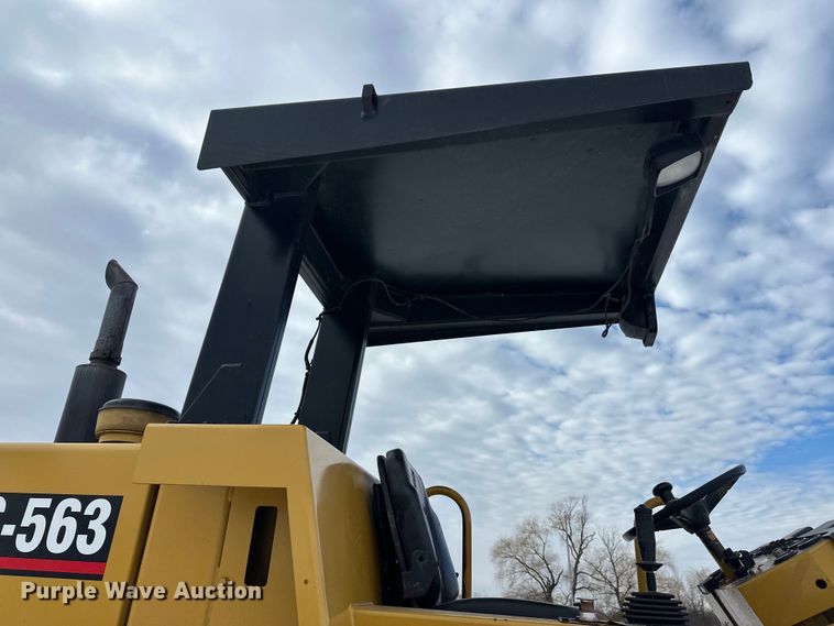 image for item FK1538 1994 Caterpillar CS563 single drum vibratory roller