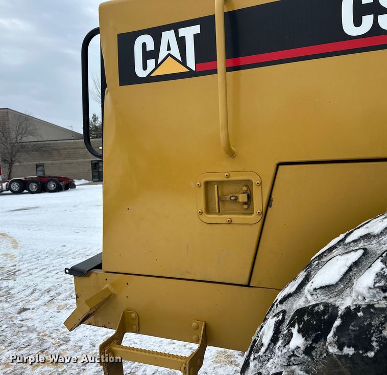 image for item FK1538 1994 Caterpillar CS563 single drum vibratory roller