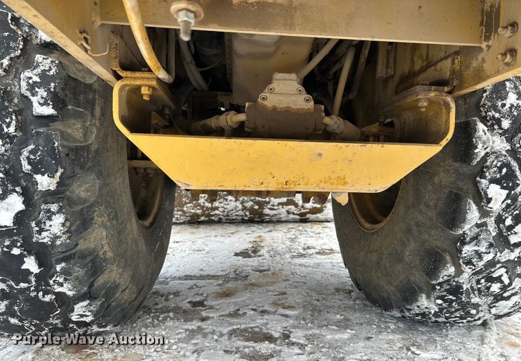 image for item FK1538 1994 Caterpillar CS563 single drum vibratory roller