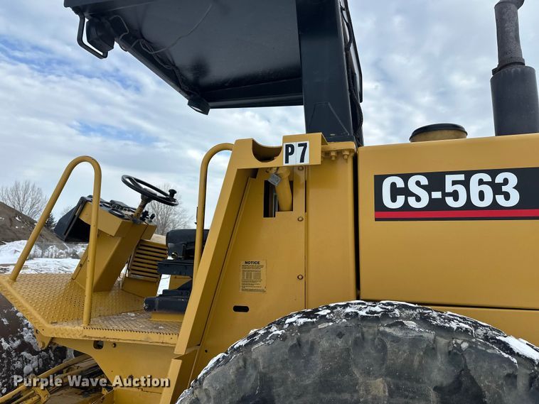 image for item FK1538 1994 Caterpillar CS563 single drum vibratory roller