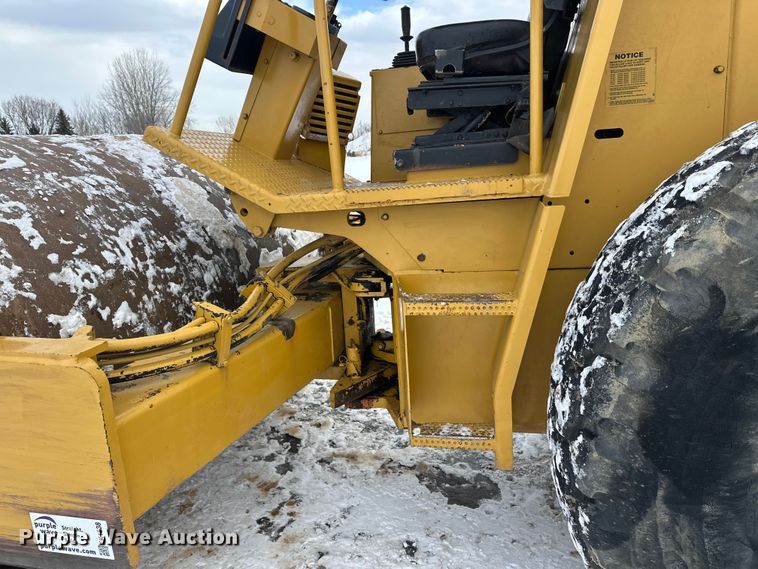 image for item FK1538 1994 Caterpillar CS563 single drum vibratory roller