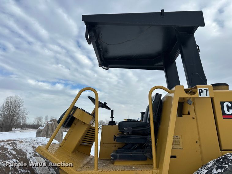 image for item FK1538 1994 Caterpillar CS563 single drum vibratory roller