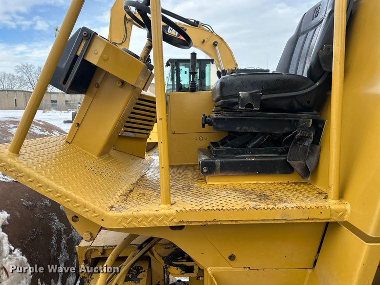 image for item FK1538 1994 Caterpillar CS563 single drum vibratory roller