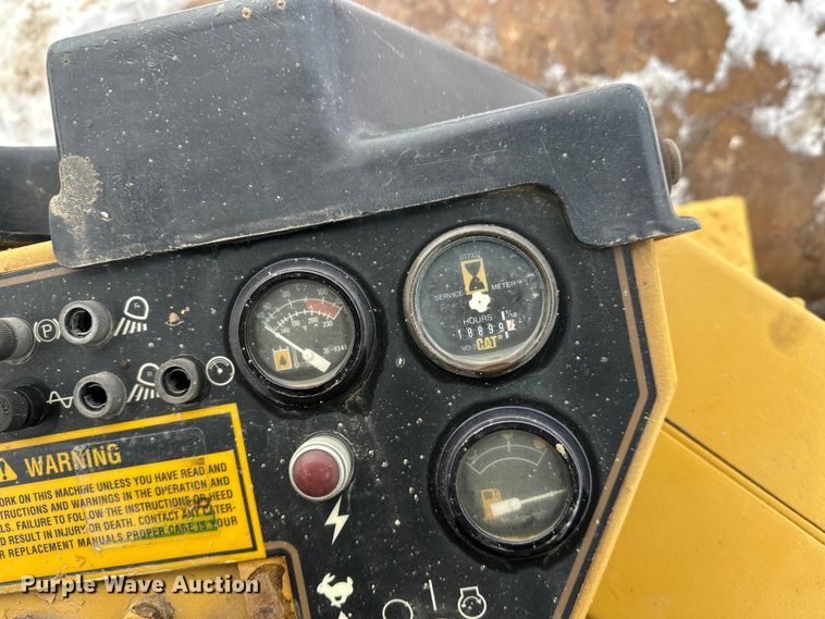 image for item FK1538 1994 Caterpillar CS563 single drum vibratory roller