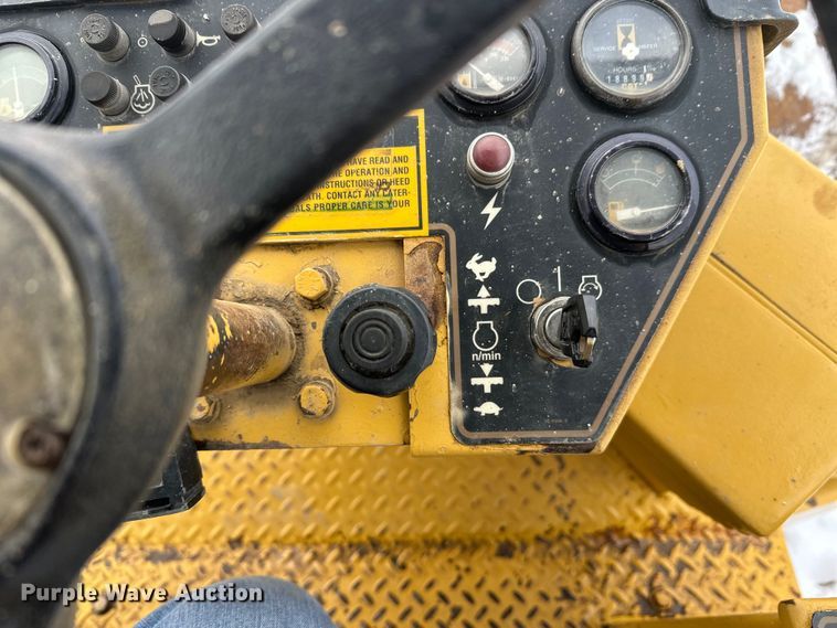 image for item FK1538 1994 Caterpillar CS563 single drum vibratory roller