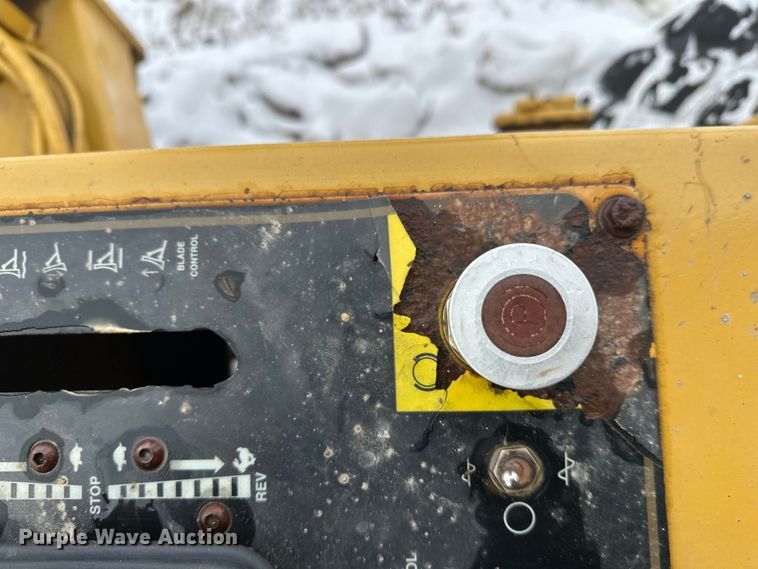 image for item FK1538 1994 Caterpillar CS563 single drum vibratory roller