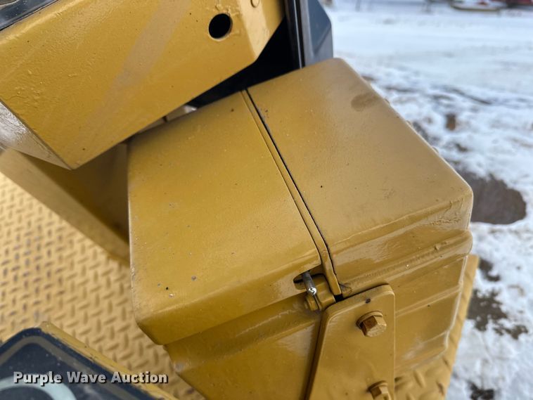 image for item FK1538 1994 Caterpillar CS563 single drum vibratory roller