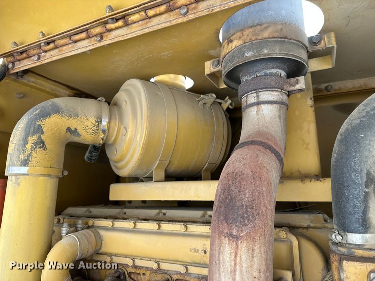 image for item FK1538 1994 Caterpillar CS563 single drum vibratory roller