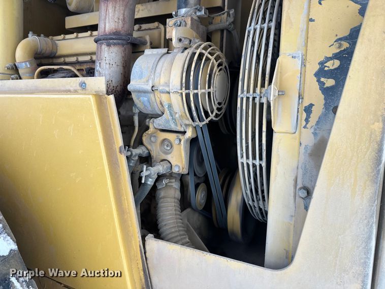 image for item FK1538 1994 Caterpillar CS563 single drum vibratory roller