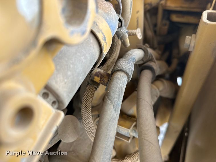 image for item FK1538 1994 Caterpillar CS563 single drum vibratory roller