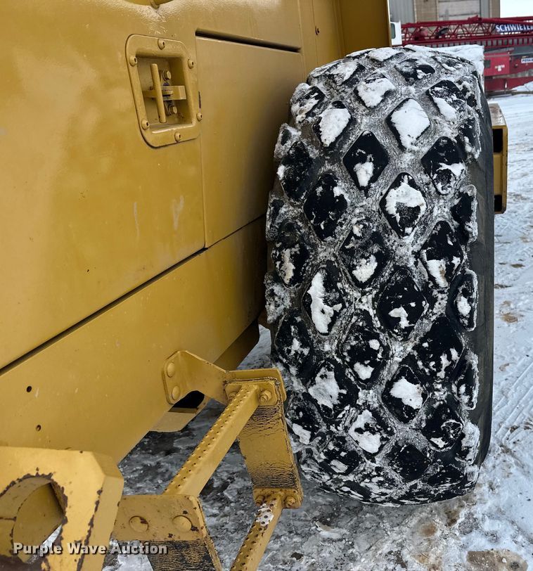 image for item FK1538 1994 Caterpillar CS563 single drum vibratory roller