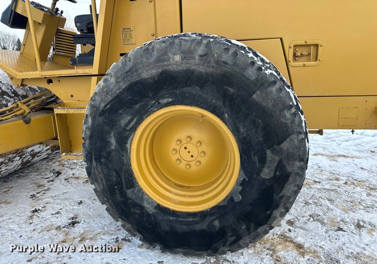 image for item FK1538 1994 Caterpillar CS563 single drum vibratory roller