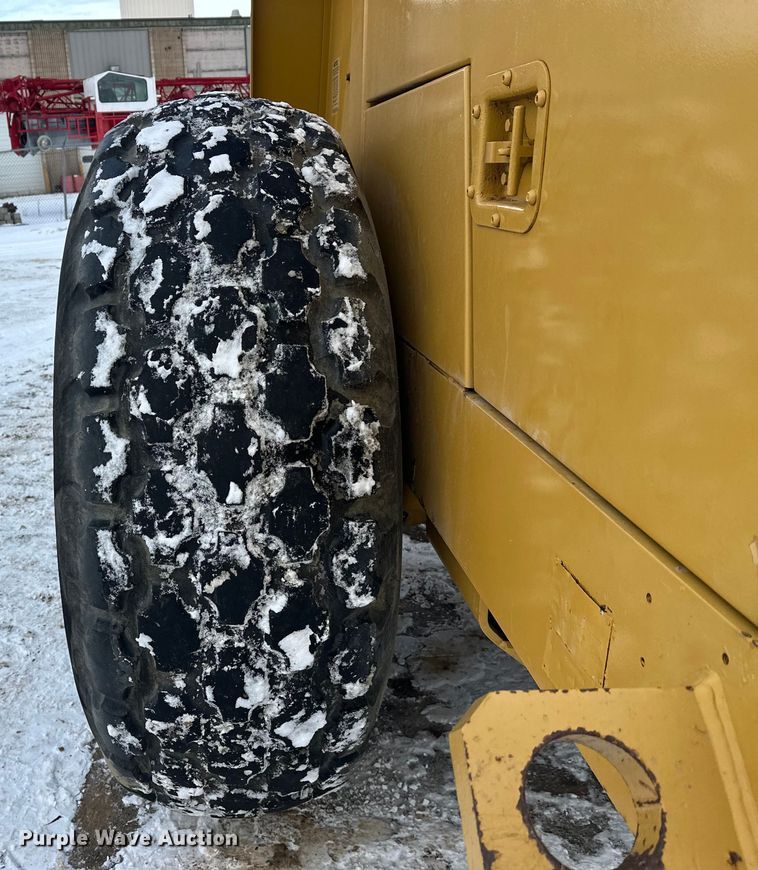 image for item FK1538 1994 Caterpillar CS563 single drum vibratory roller