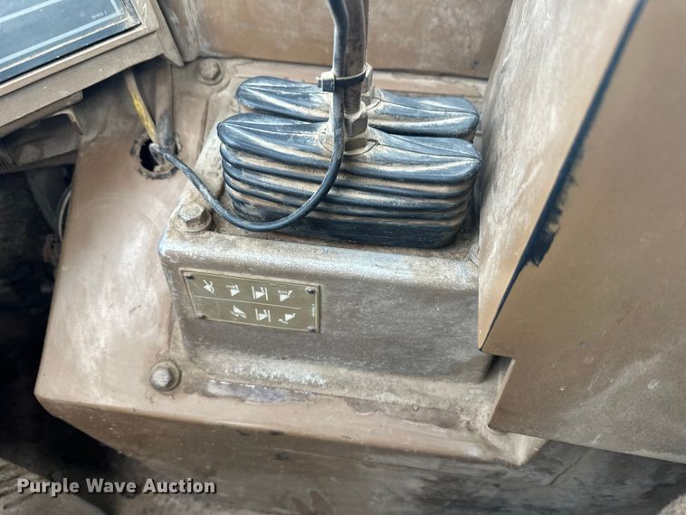 image for item FK1539 1990 Caterpillar 966F wheel loader