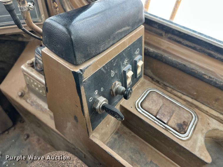 image for item FK1539 1990 Caterpillar 966F wheel loader