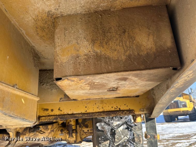 image for item FK1540 2000 Caterpillar D400EII articulated haul truck